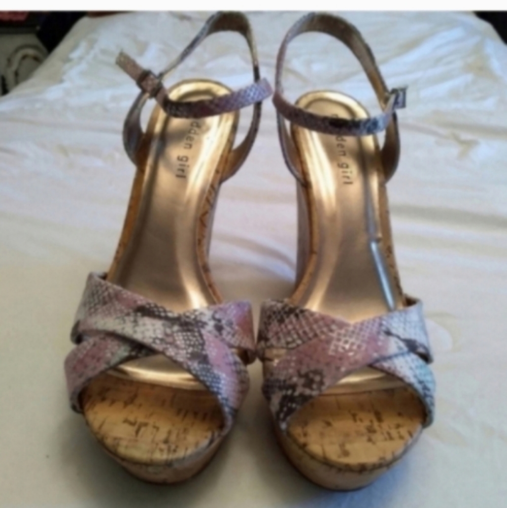 Madden Girl Women's 10 Pink Gold Snakeskin Cork Wedge Sandals * Flaw:See Below